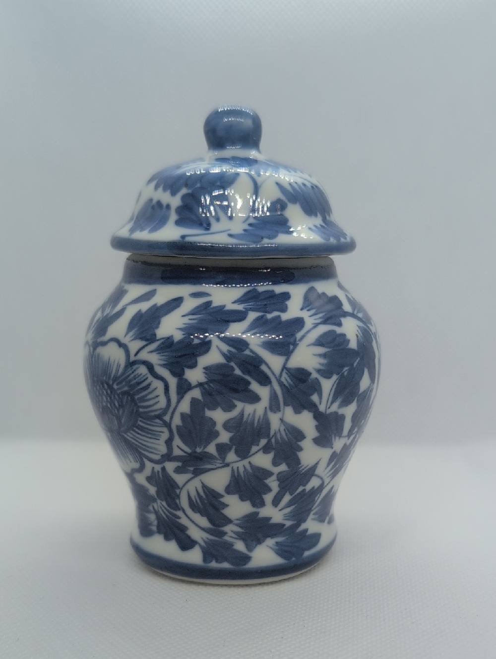 Aroonsit nomi Blue and White Hand painted Floral Ceramic Ginger Jar With Lid